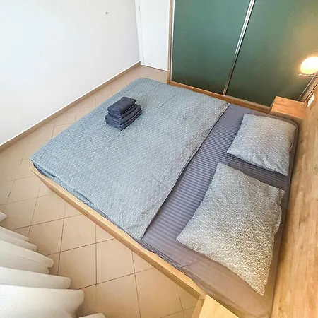 1225 *